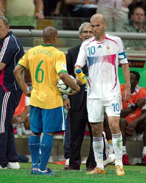 门兴主帅:齐祖是历史最佳球员之一 荣幸与他交手