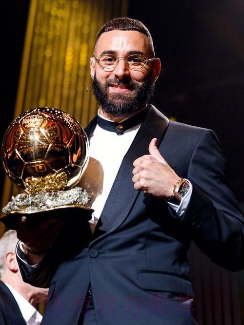 世体评论员:本泽马长期被低估 足球欠他座金球奖